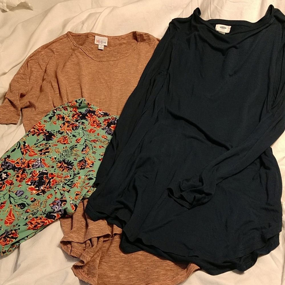 Lot with LuLaRoe leggings and 2 shirts